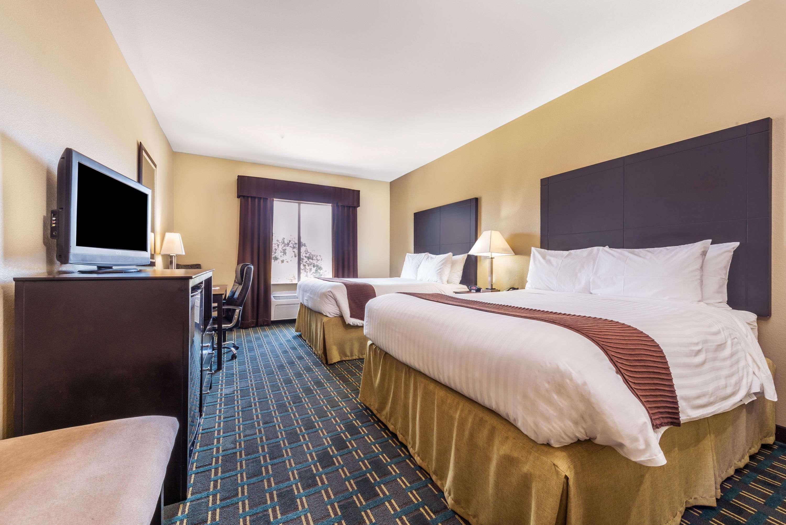 Days Inn & Suites By Wyndham Mineral Wells Exterior photo